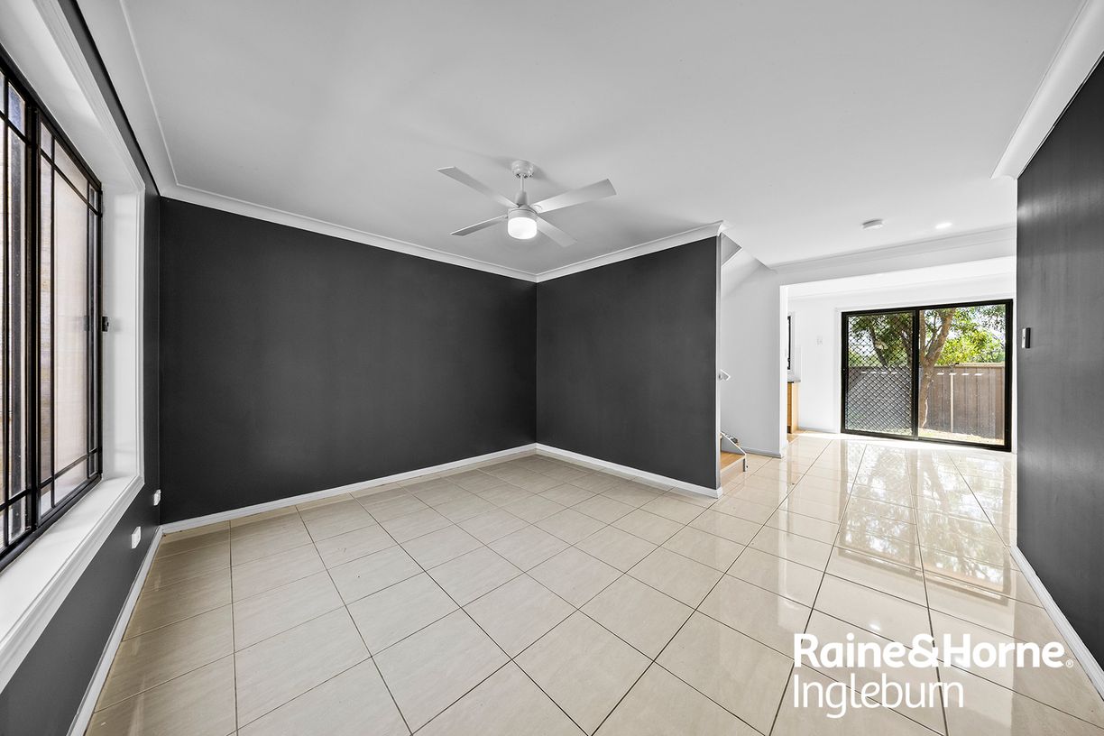 4/10-14 Eagleview Road — photo 5 of 12
