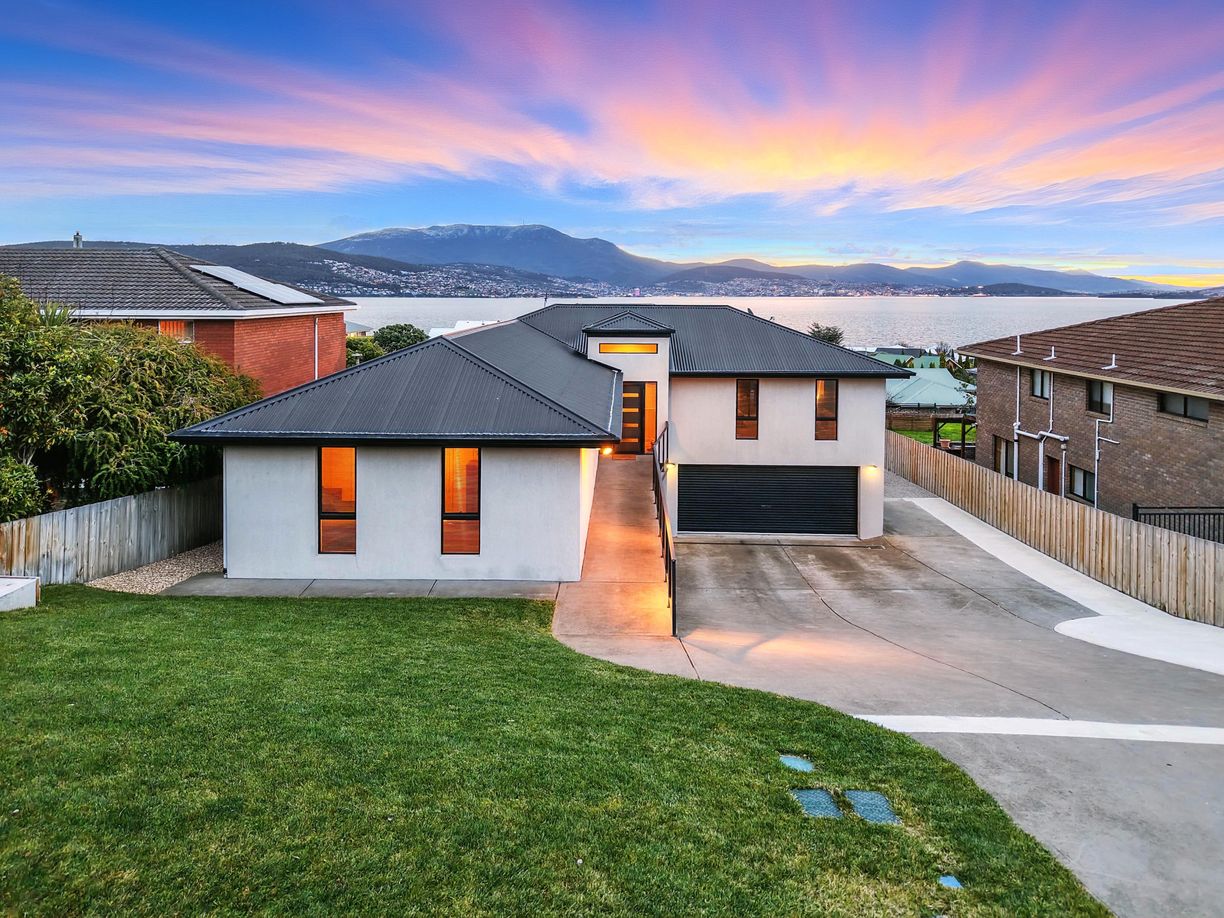 Stunning 4 Bedroom Property with Breathtaking Views of the River ...