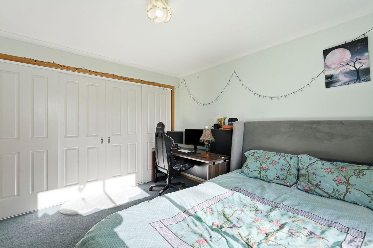 31 Natlee Crescent — photo 11 of 20