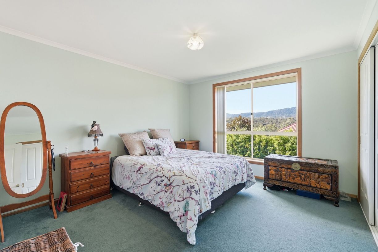 31 Natlee Crescent — photo 7 of 20