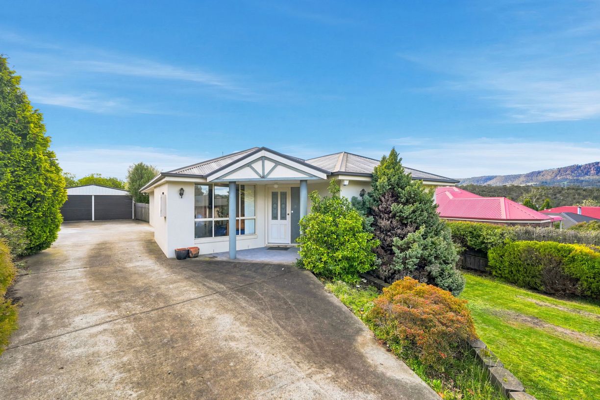 31 Natlee Crescent — photo from Raine & Horne Northern Suburbs