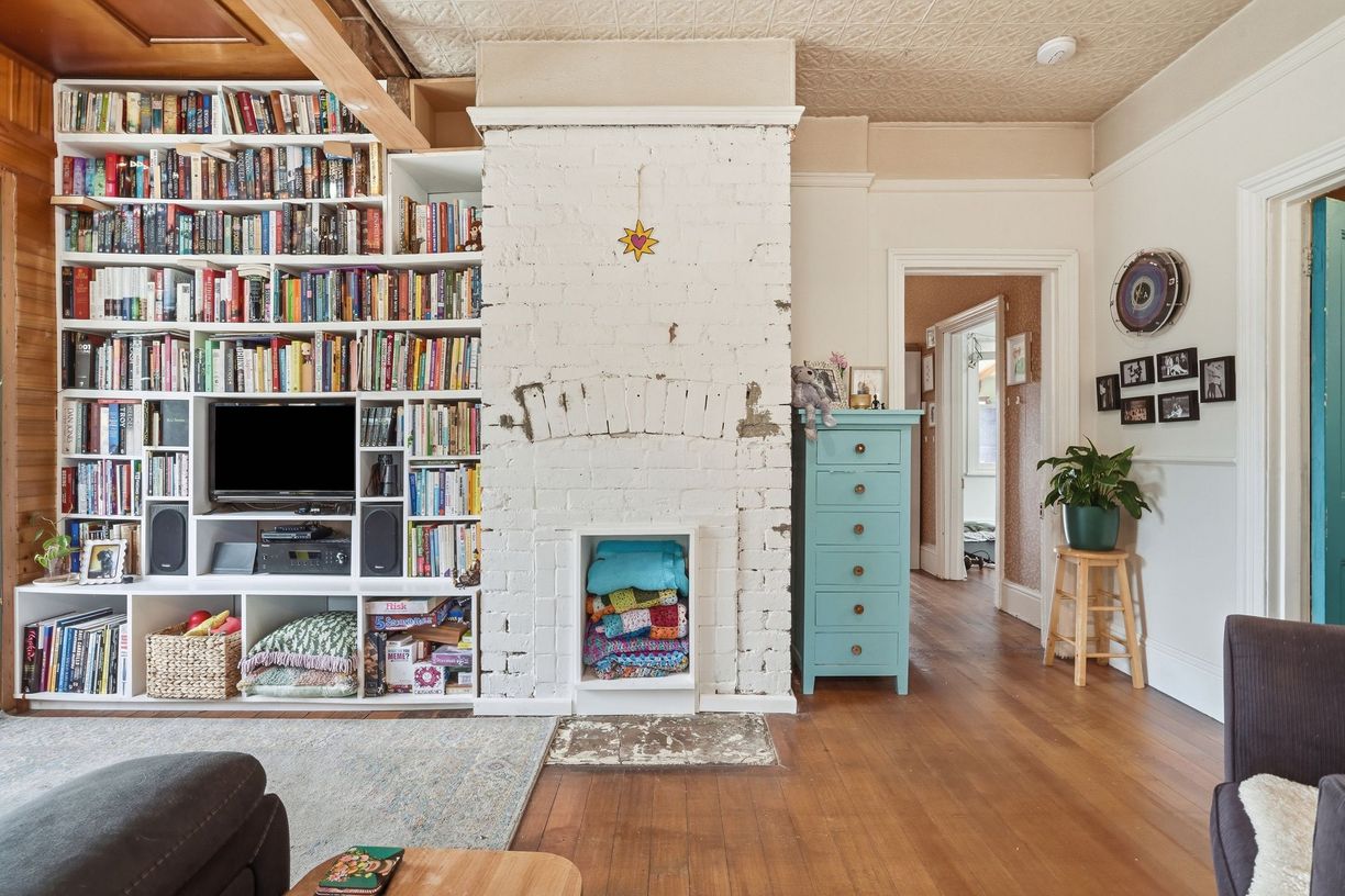 21 Sharland Avenue — photo 10 of 30
