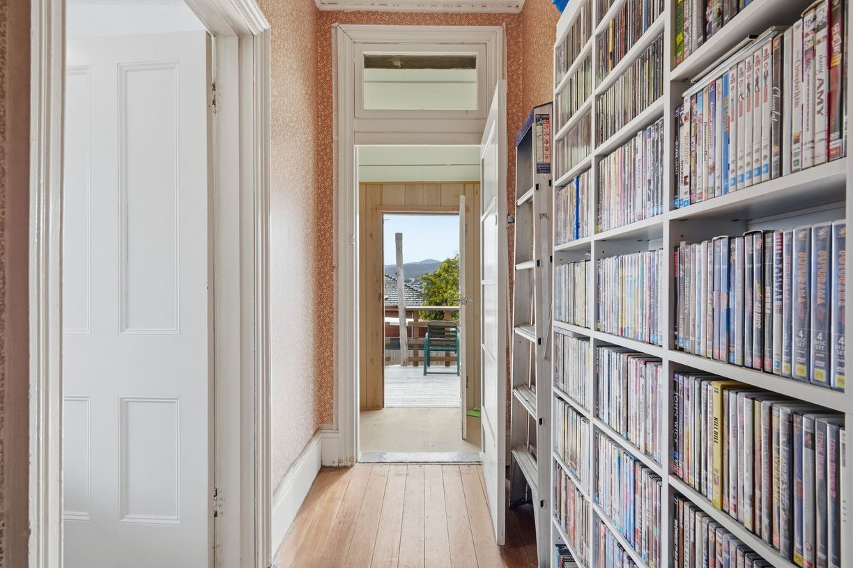 21 Sharland Avenue — photo 14 of 30