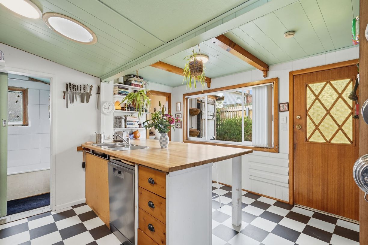21 Sharland Avenue — photo from Raine & Horne Northern Suburbs