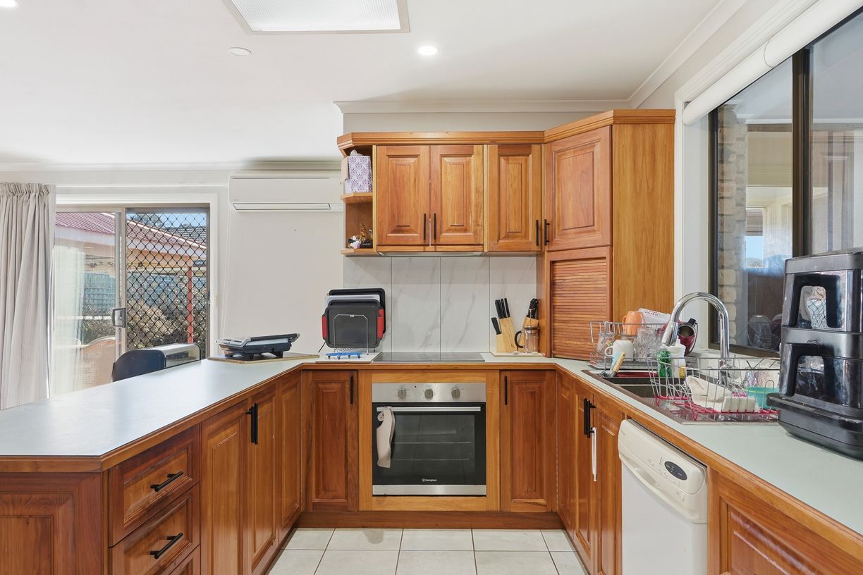 10 Moore Park Drive — photo 11 of 30