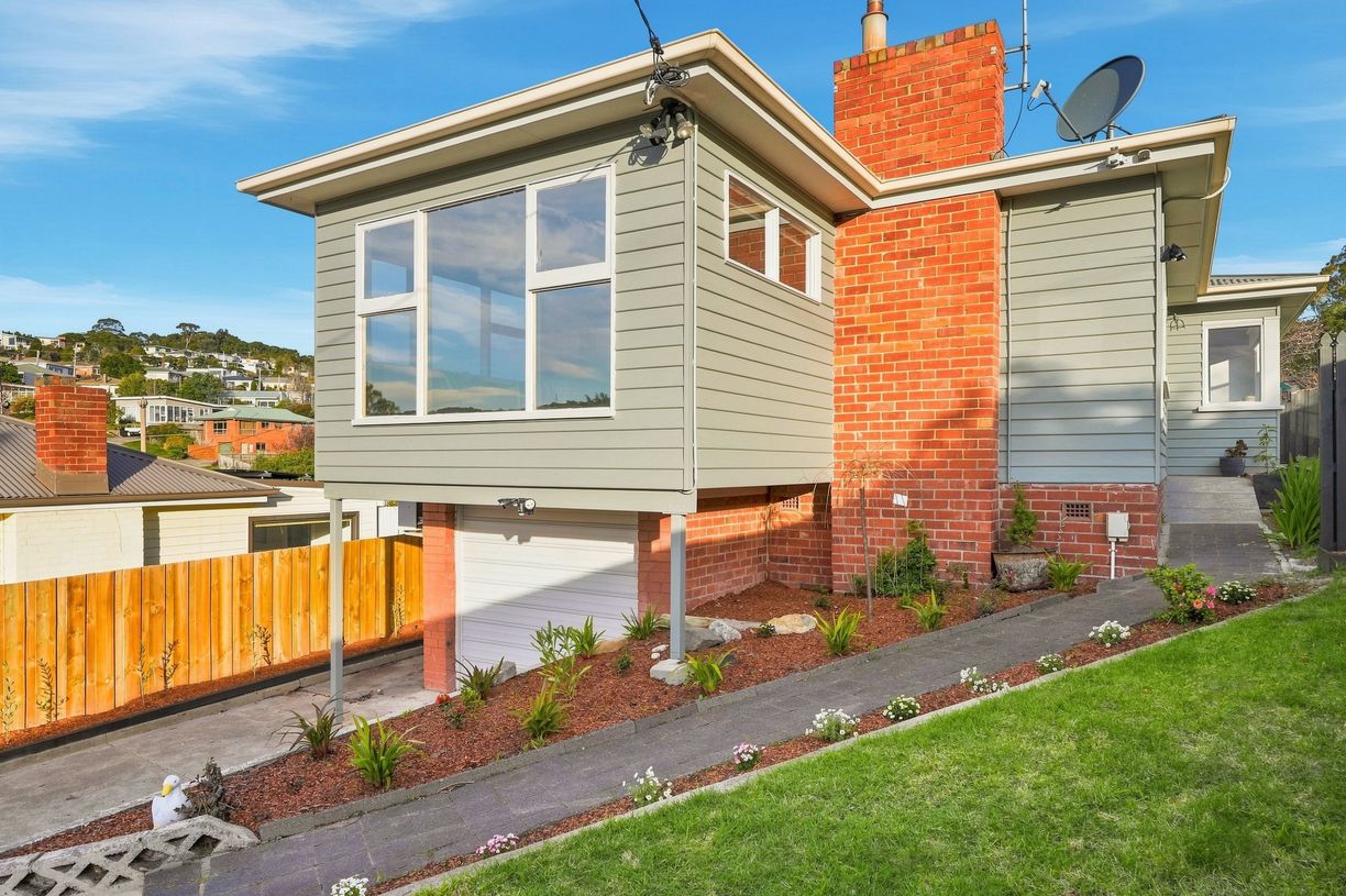 6 Broad Street — photo from Raine & Horne Northern Suburbs