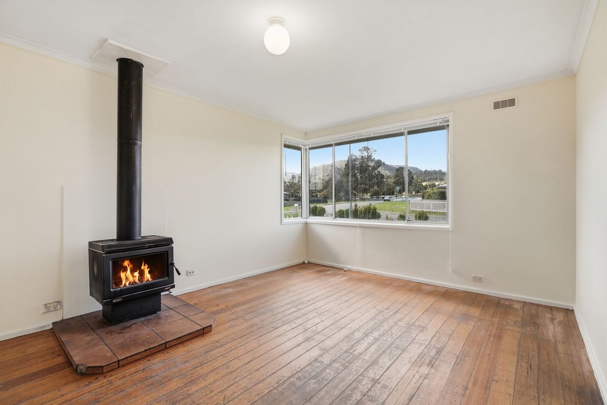 1 Henry Crescent — photo 2 of 27