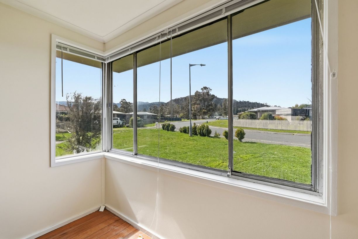 1 Henry Crescent — photo 14 of 27