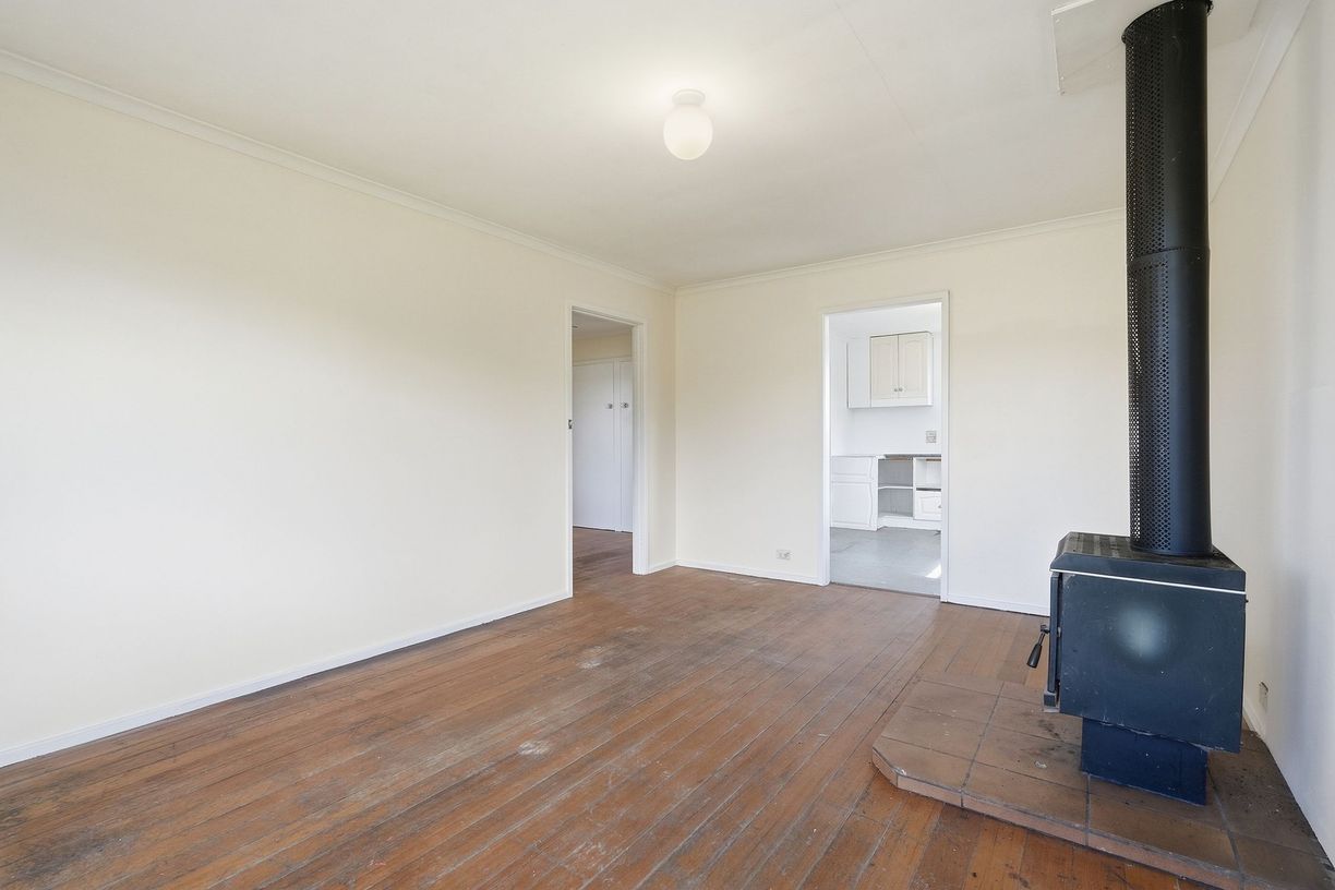 1 Henry Crescent — photo 15 of 27