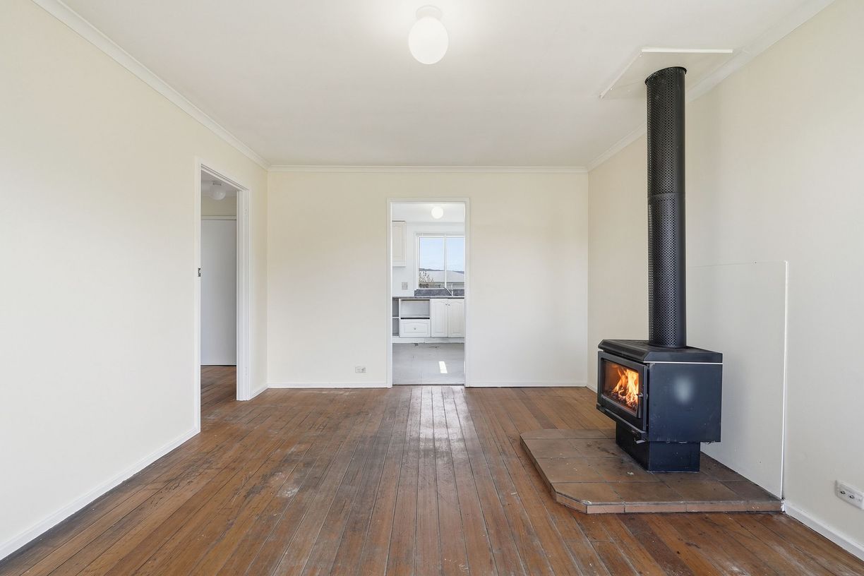 1 Henry Crescent — photo 7 of 27