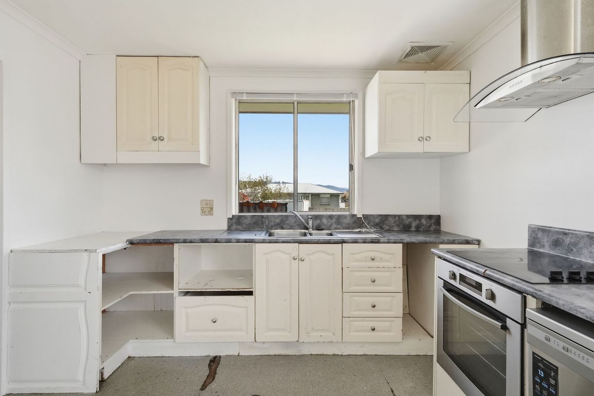 1 Henry Crescent — photo 16 of 27