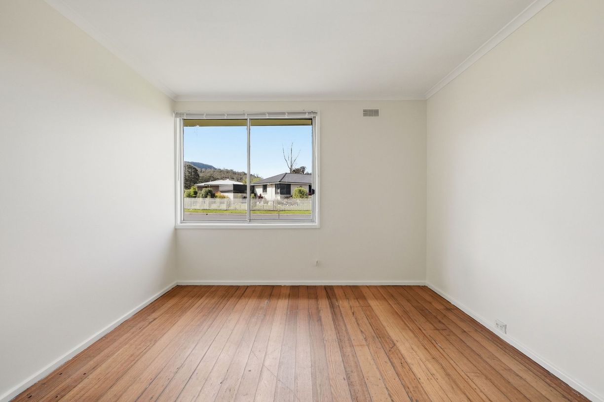 1 Henry Crescent — photo 10 of 27
