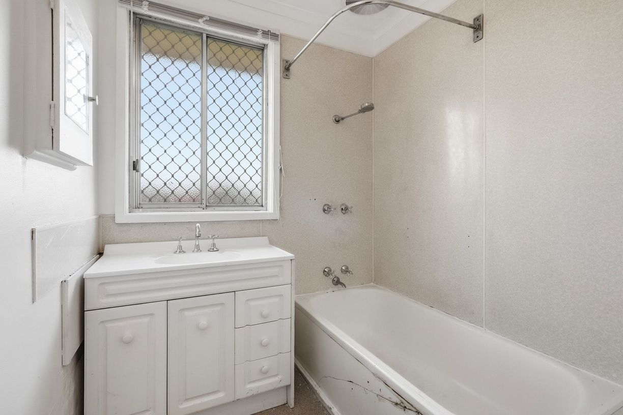 1 Henry Crescent — photo 21 of 27