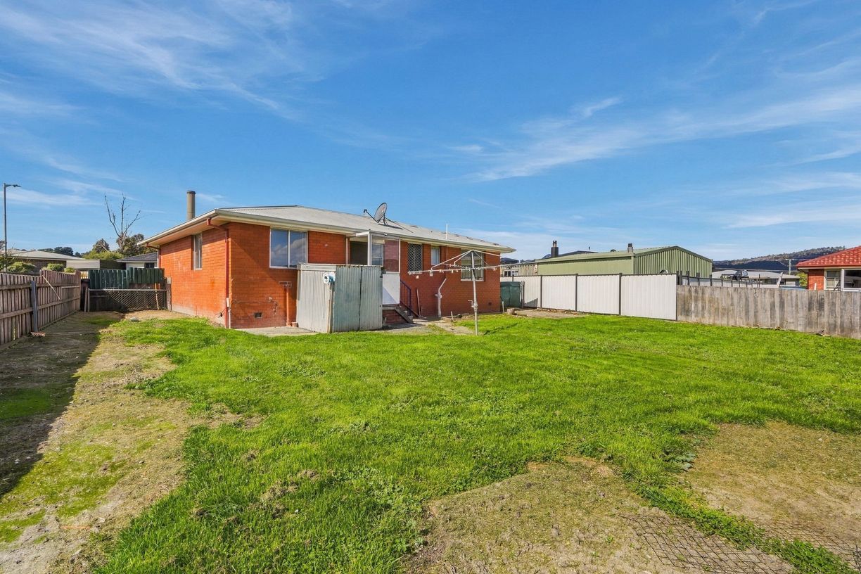 1 Henry Crescent — photo 25 of 27