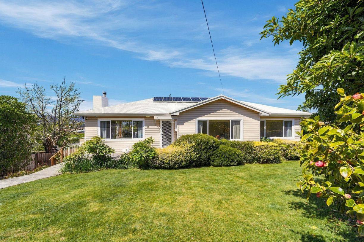 33 Sinclair Avenue — photo from Raine & Horne Northern Suburbs