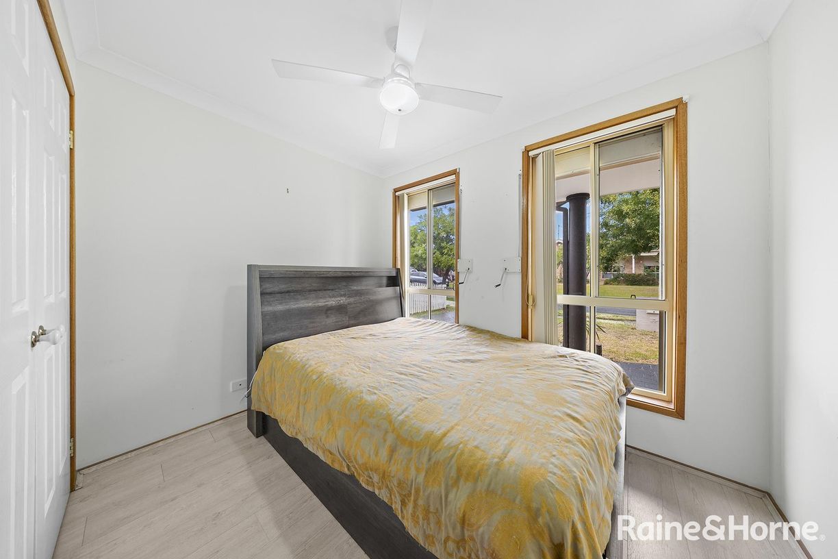 35 Lakeside Street — photo 4 of 12