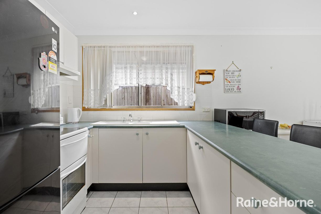 35 Lakeside Street — photo 5 of 12
