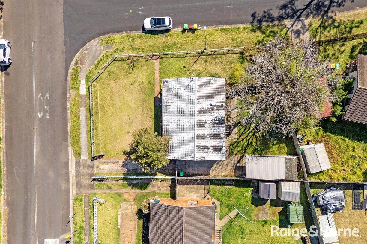 33 Cottonwood Cresent — photo 16 of 19