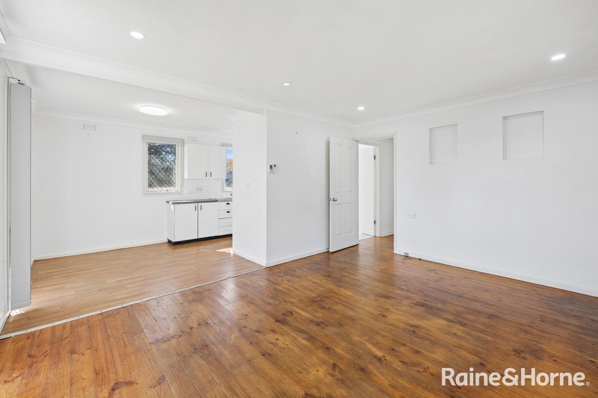 33 Cottonwood Cresent — photo 4 of 19