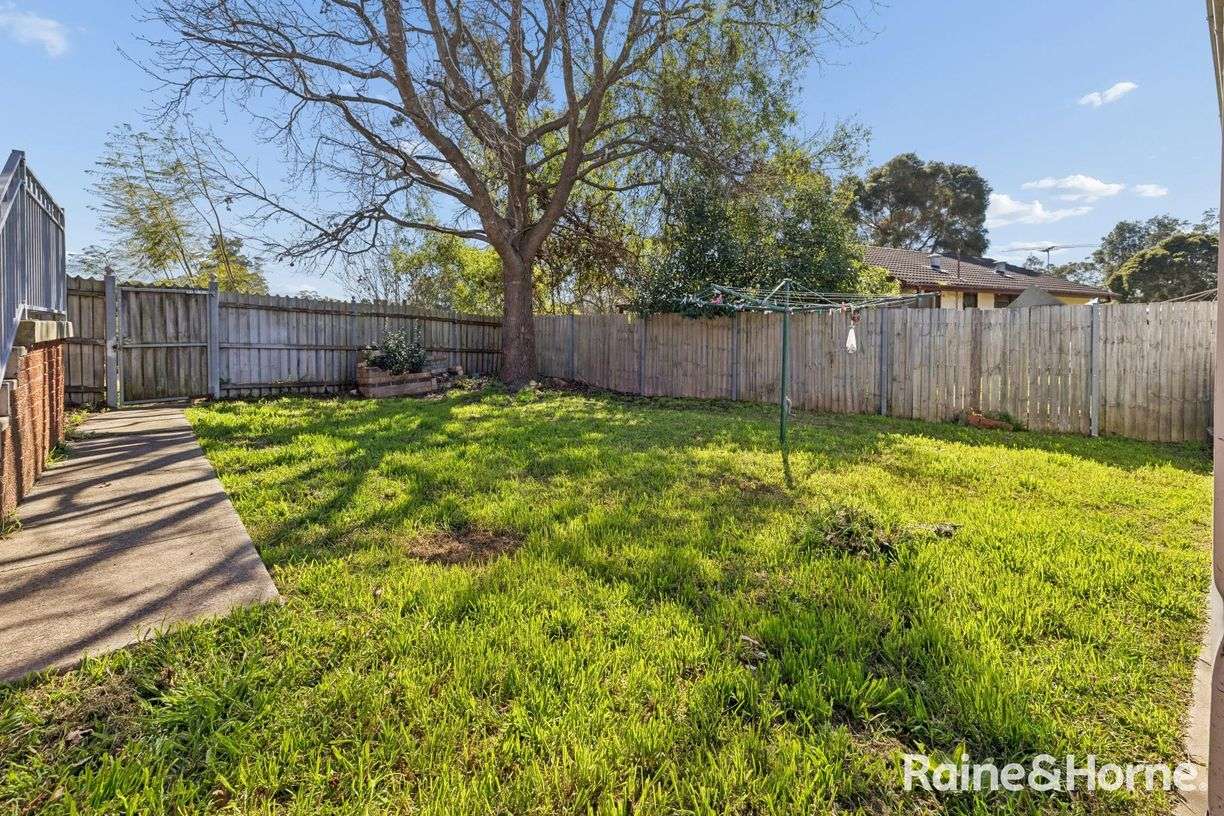 33 Cottonwood Cresent — photo 13 of 19