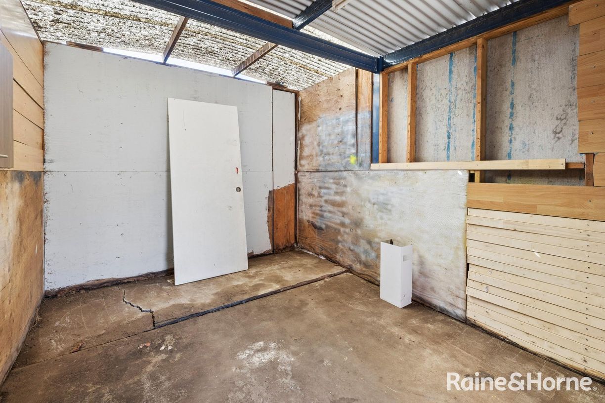 33 Cottonwood Cresent — photo 11 of 19