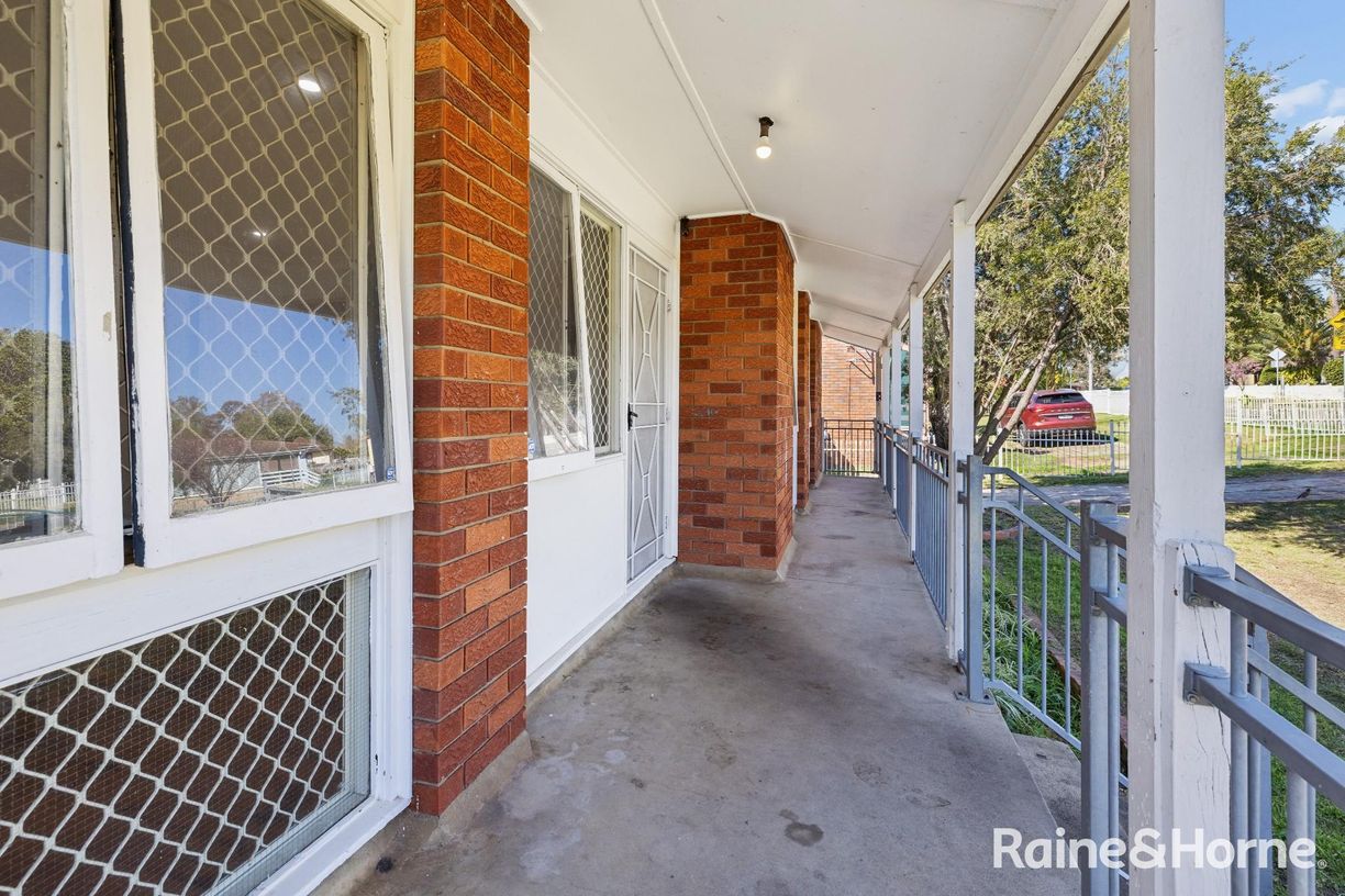 33 Cottonwood Cresent — photo 12 of 19