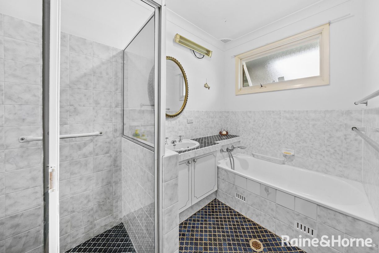 60 Coachwood Crescent — photo 3 of 16