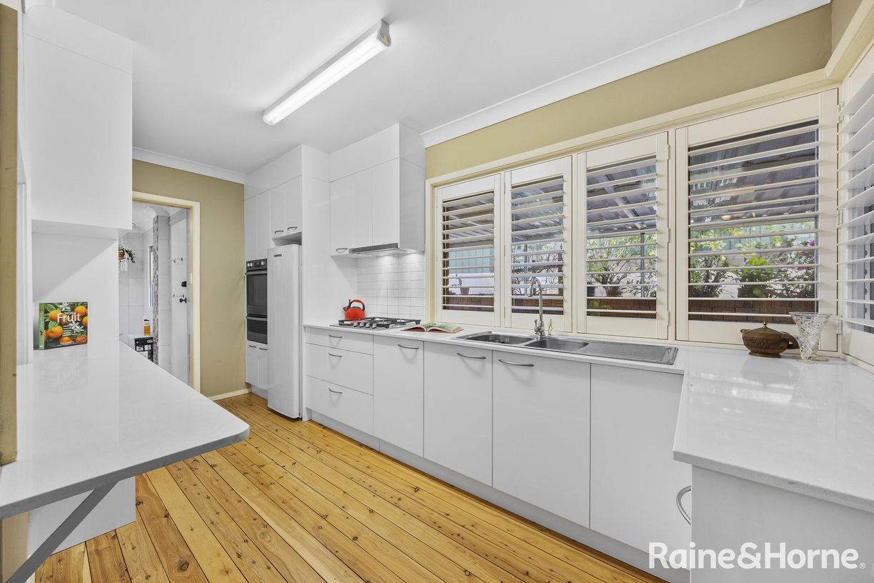 60 Coachwood Crescent — photo 8 of 16