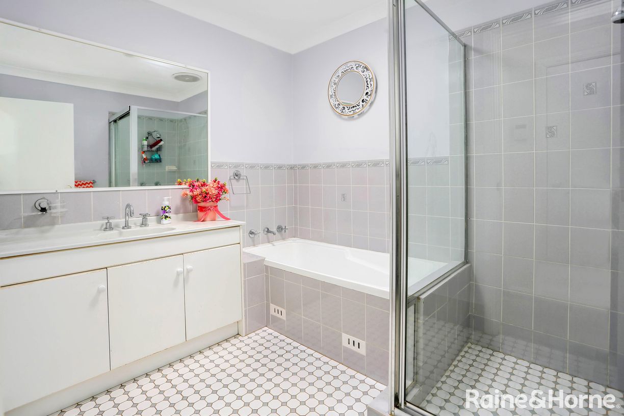 11b Ironbark Crescent — photo 8 of 13