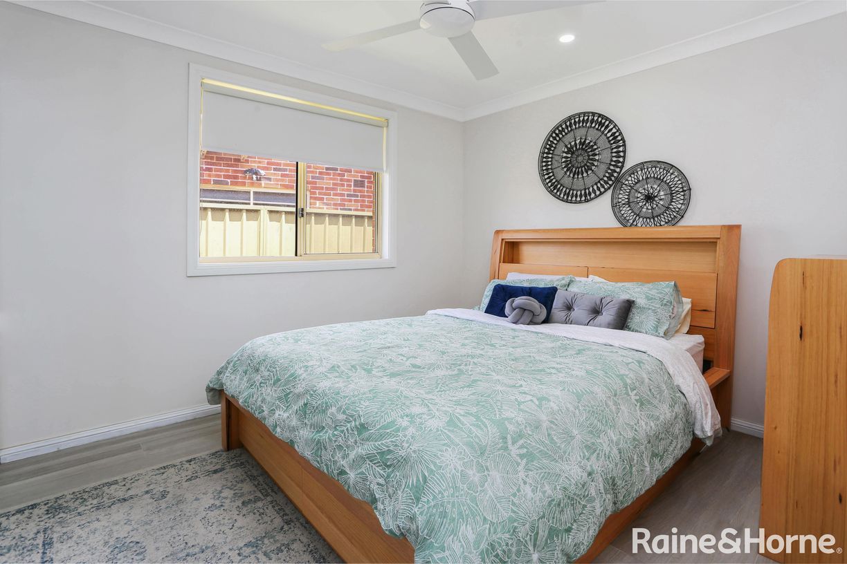 11b Ironbark Crescent — photo 7 of 13