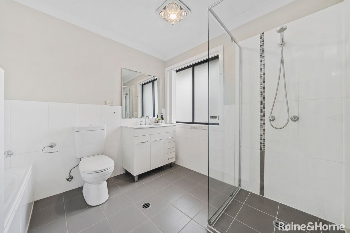 51 Kurrajong Crescent — photo 10 of 15