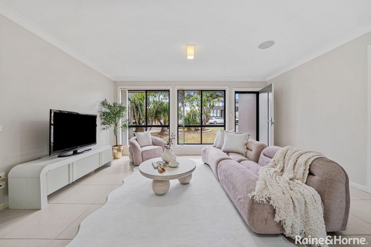 51 Kurrajong Crescent — photo 5 of 15