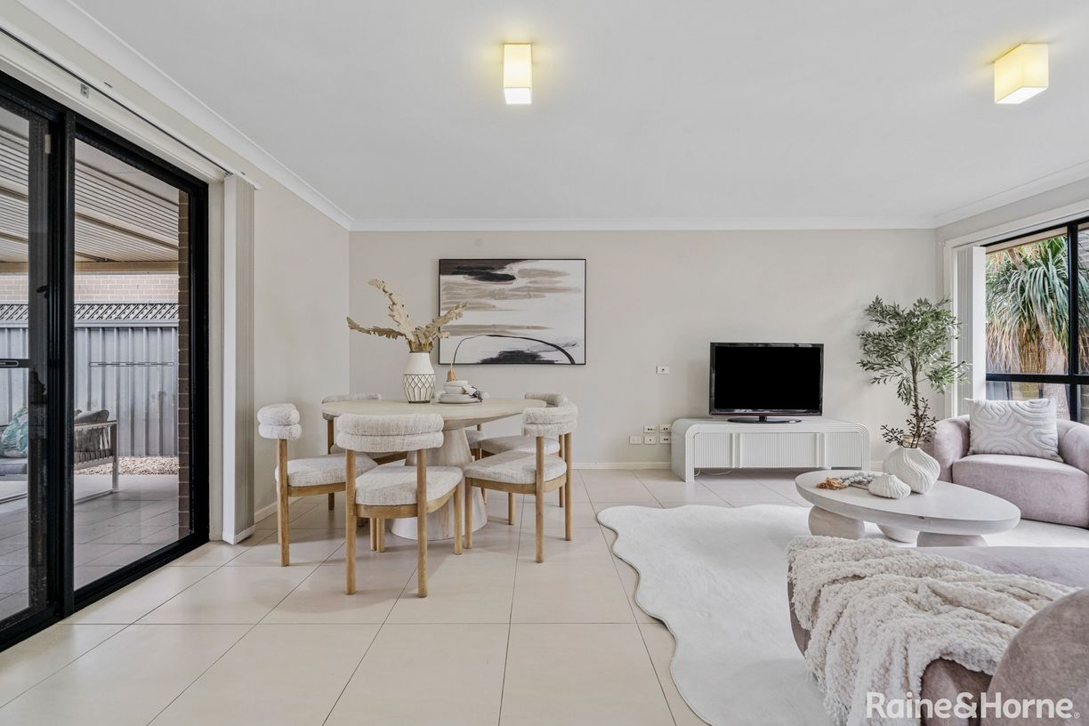 51 Kurrajong Crescent — photo 4 of 15