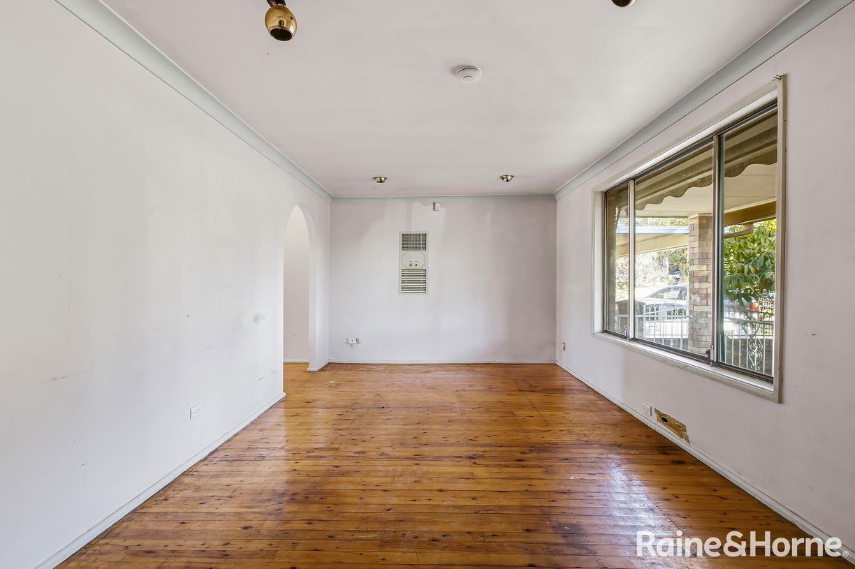 27 Davis Road — photo 3 of 13