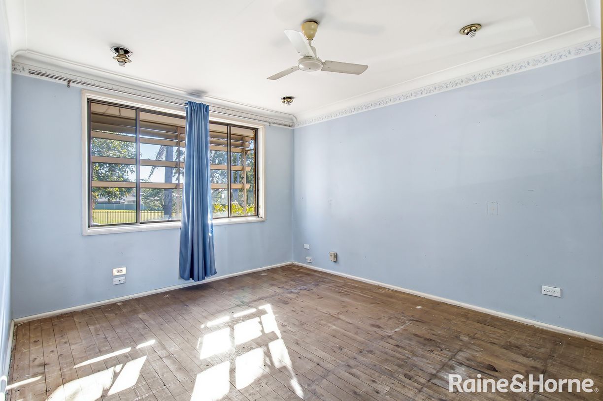 27 Davis Road — photo 5 of 13