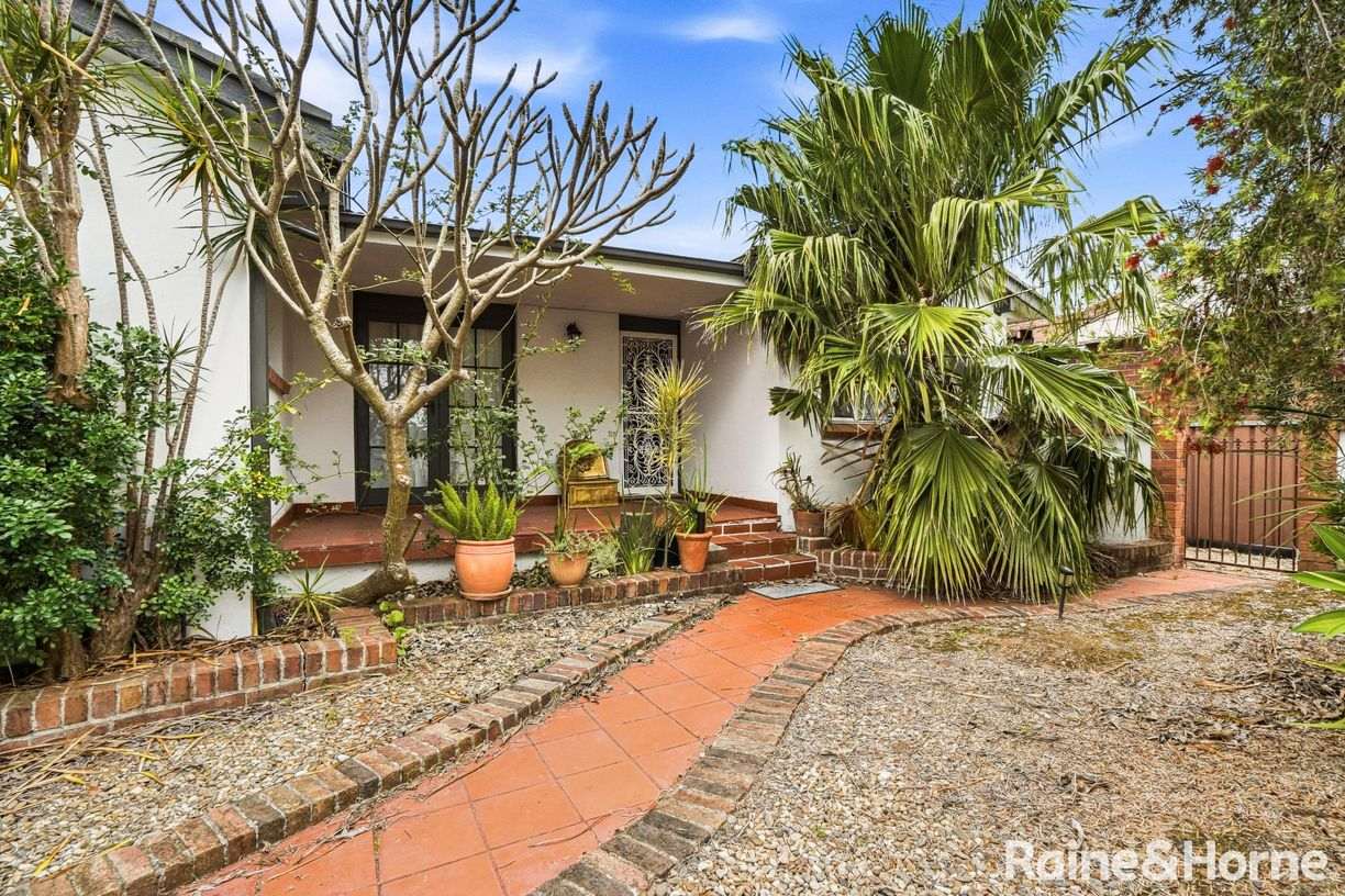 25 Jindalla Crescent — photo from Raine & Horne Soultani Group Blacktown