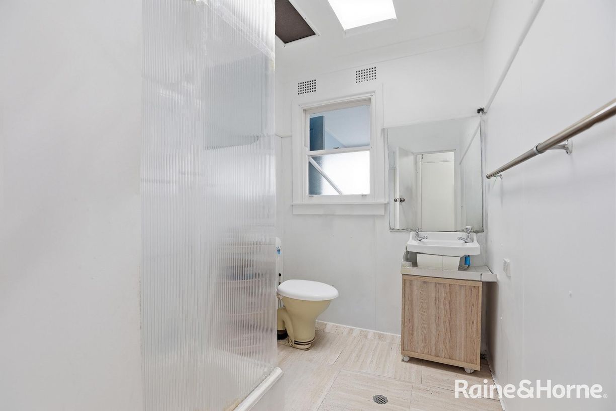21 Weemala Avenue — photo 10 of 16