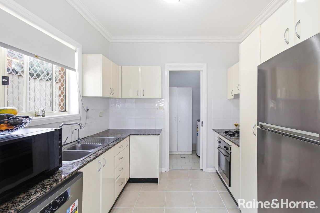 55/17 Huntley Drive — photo 3 of 16