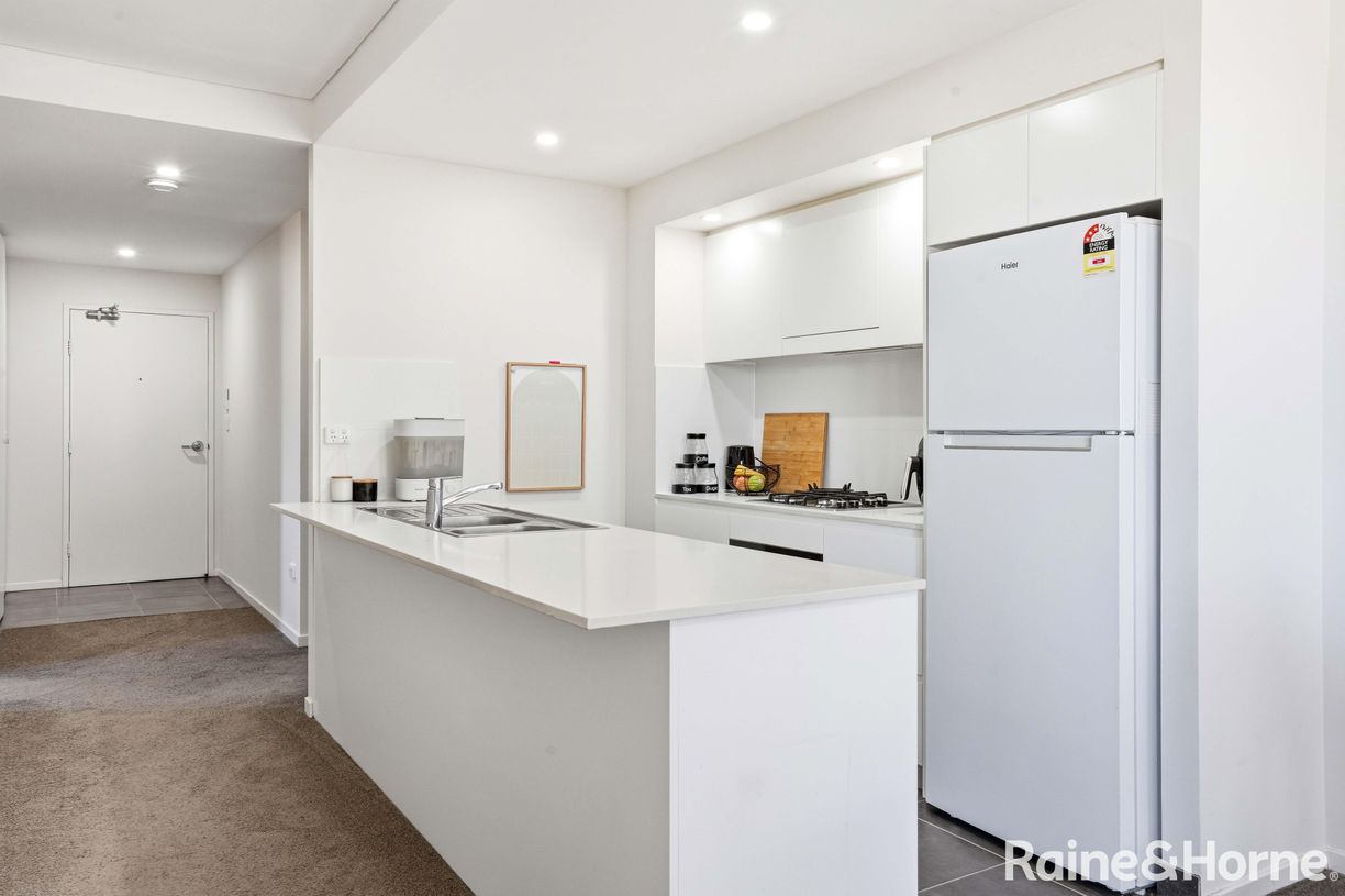303/33 Simon Street — photo 2 of 10
