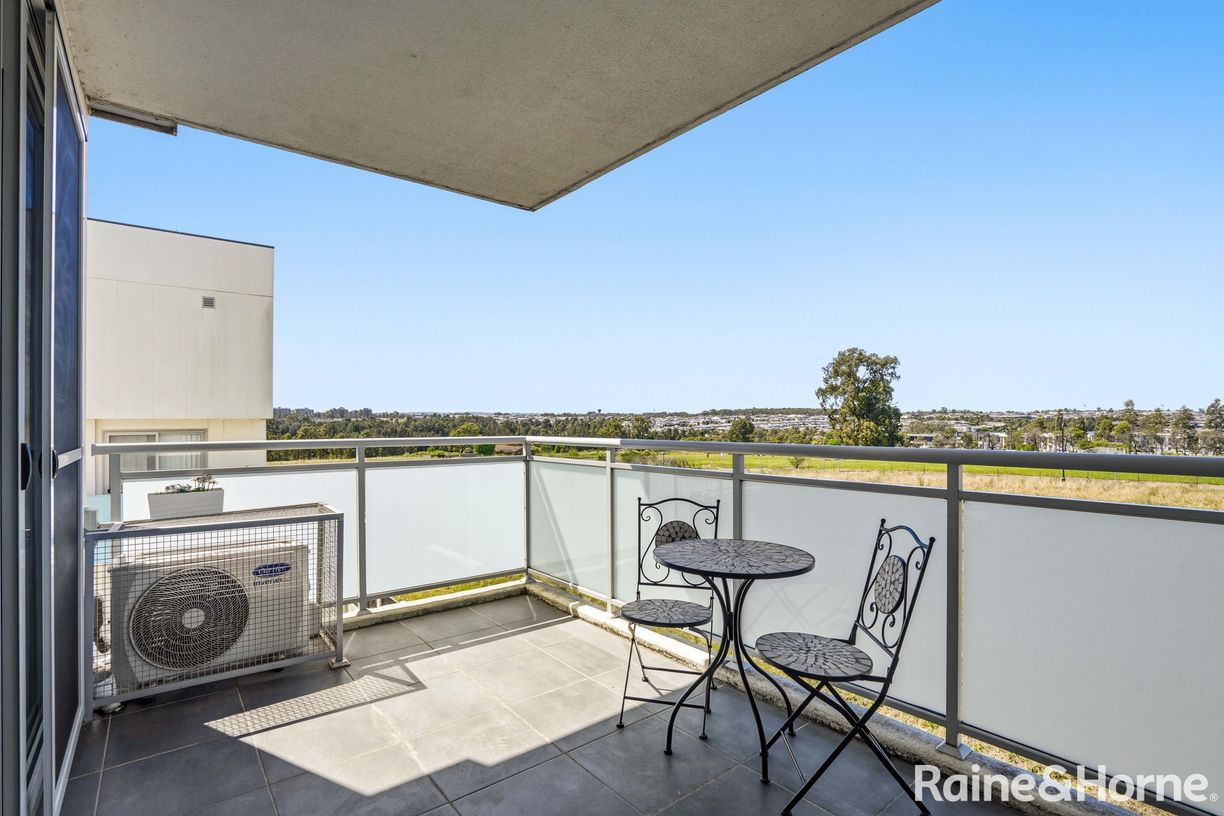 303/33 Simon Street — photo 7 of 10