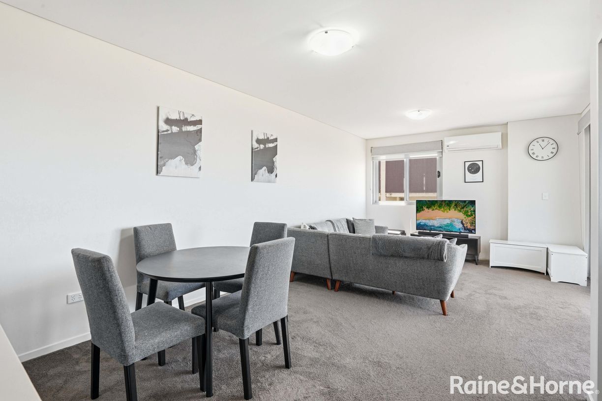 303/33 Simon Street — photo 3 of 10