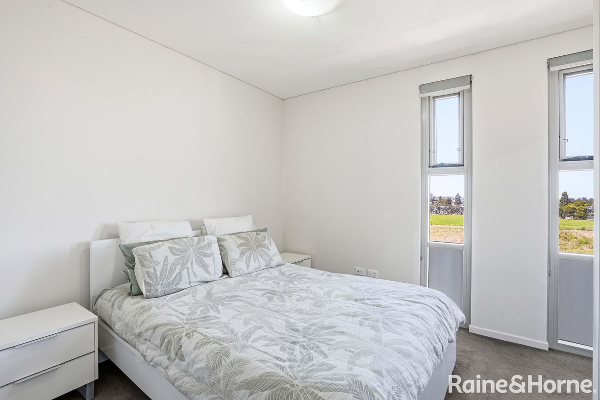 303/33 Simon Street — photo 4 of 10