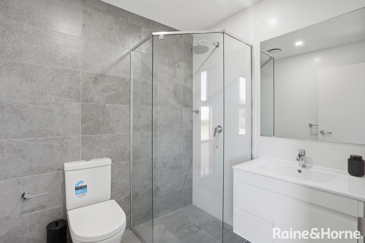 303/33 Simon Street — photo 6 of 10