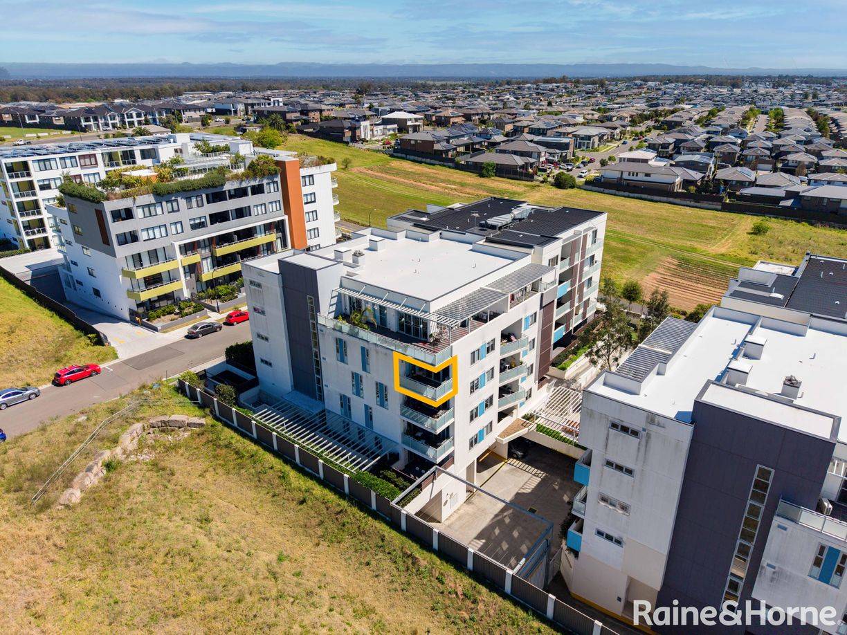 303/33 Simon Street — photo 9 of 10
