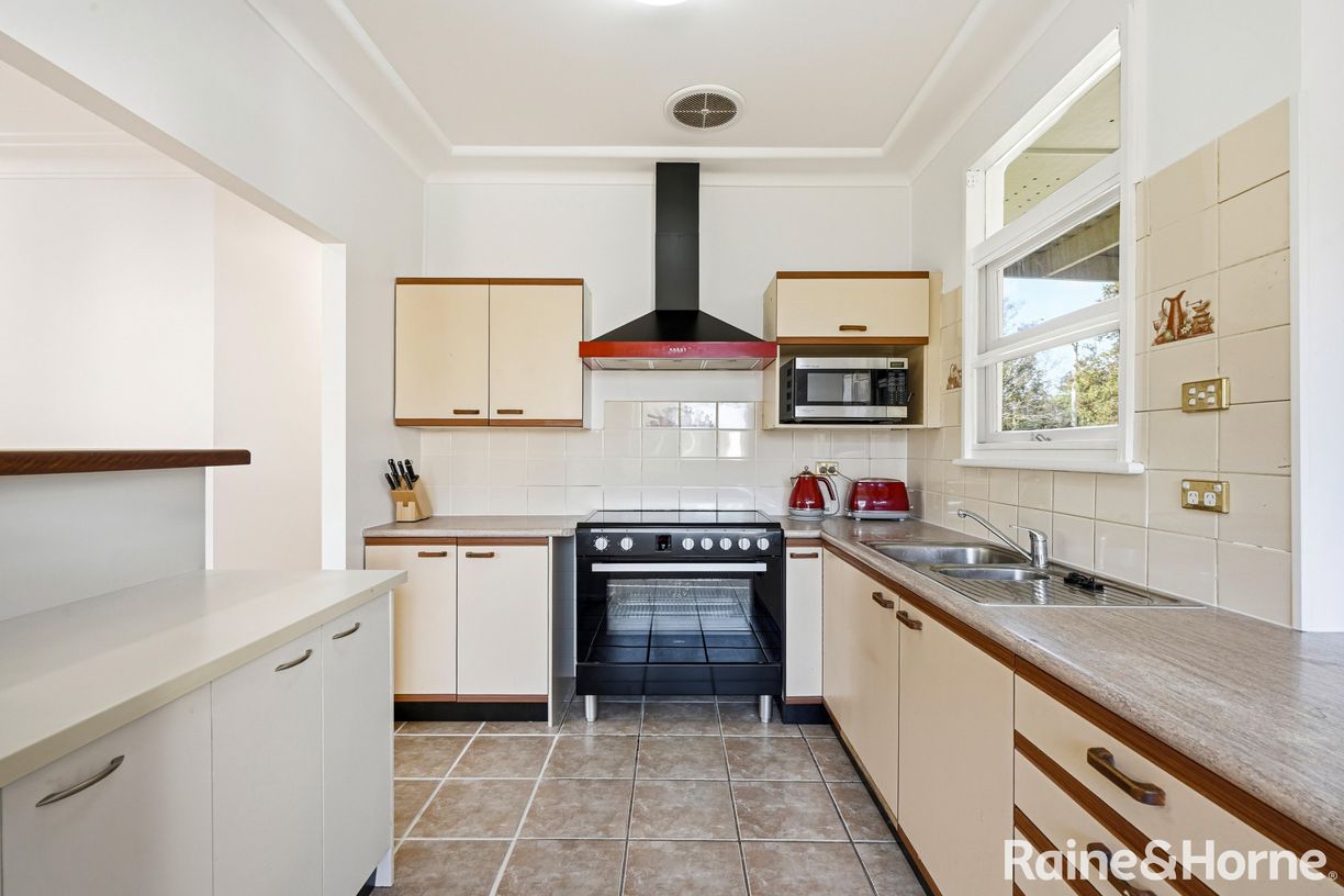 12 Selby Place — photo 2 of 13
