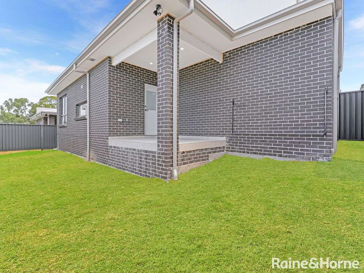 2 Solomon Street — photo 10 of 11