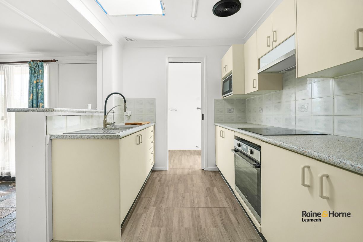 39 Amundsen Street — photo 3 of 12