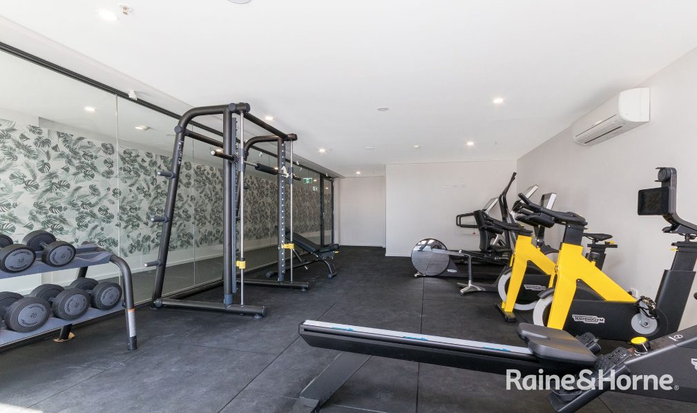 18/1 Anthony Rolfe Avenue — photo 9 of 11