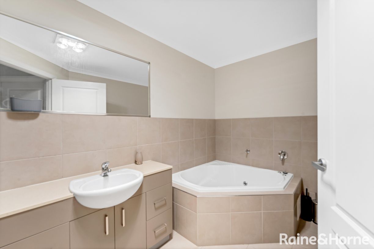85 Anthony Rolfe Avenue — photo 15 of 20