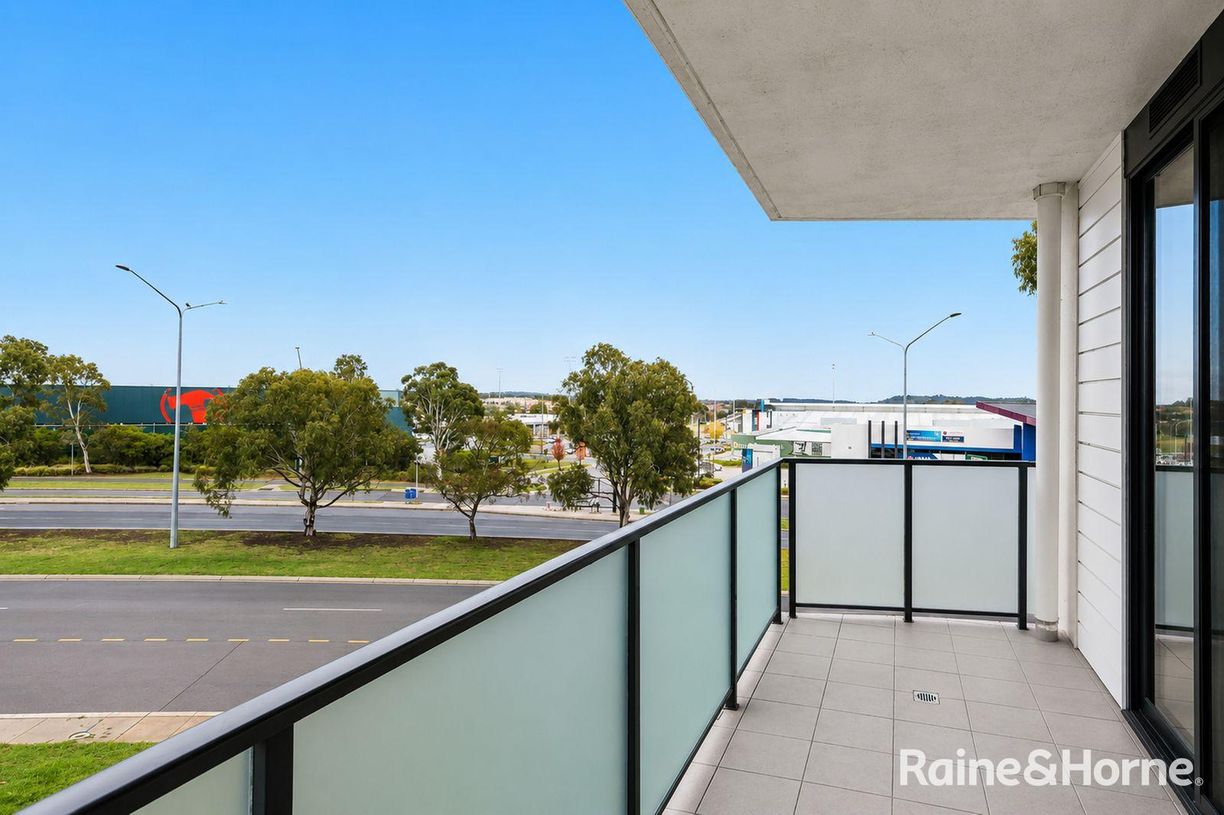 18/1 Anthony Rolfe Avenue — photo 6 of 11